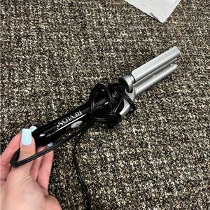 Revlon Dual Barrel Black and Silver Styler